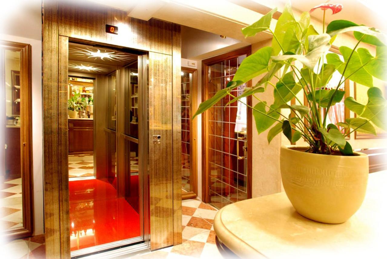 Hotel Fontana Venice Exterior photo